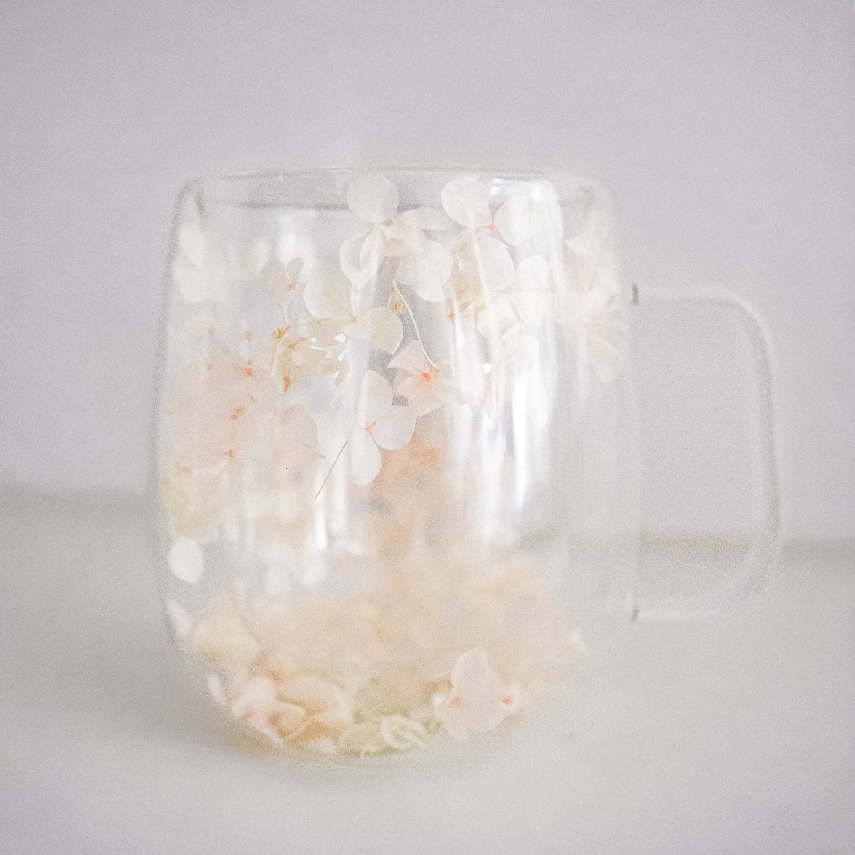 Tasse double paroi avec fleurs roses & blanches