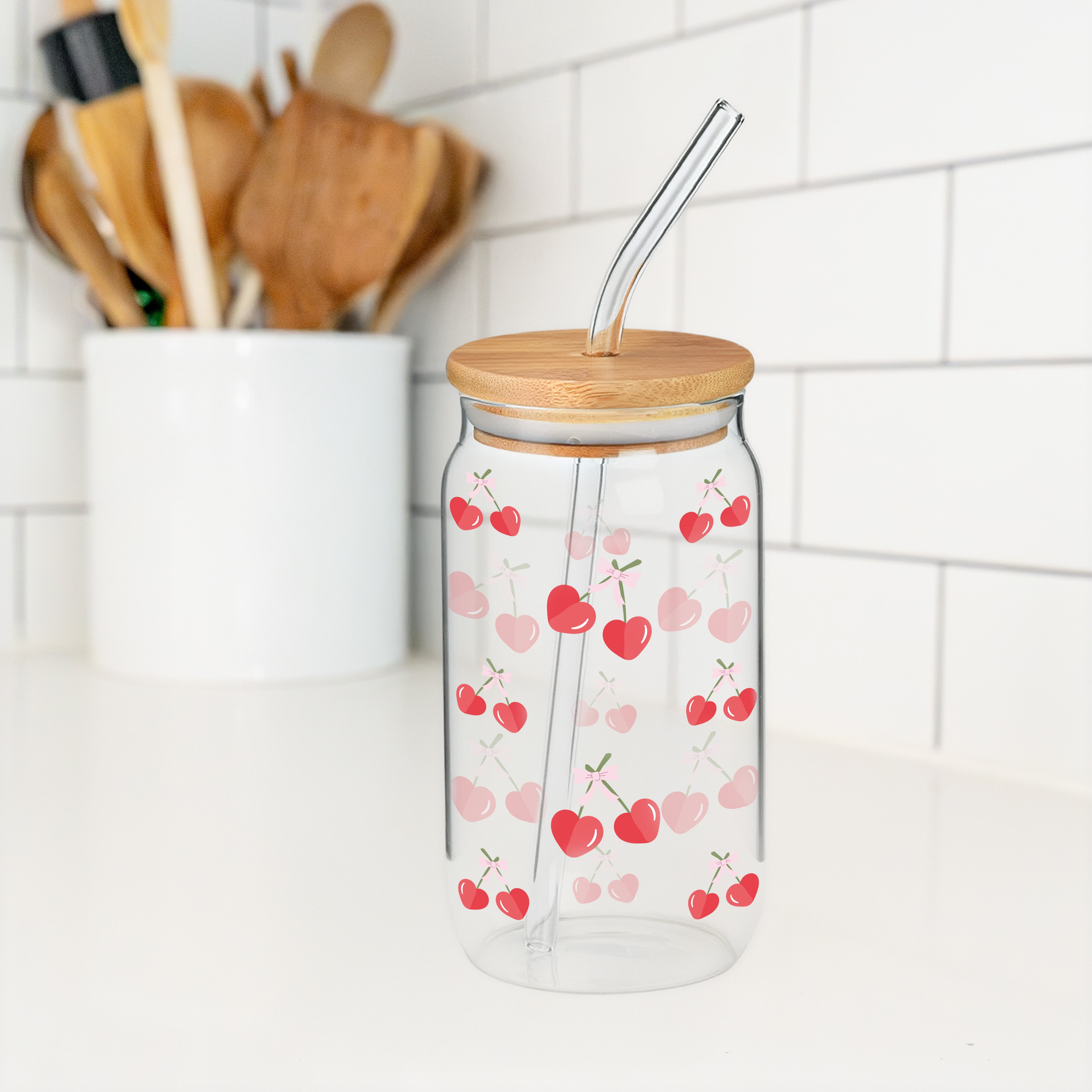 Verre avec paille motifs ''cerises coeurs''