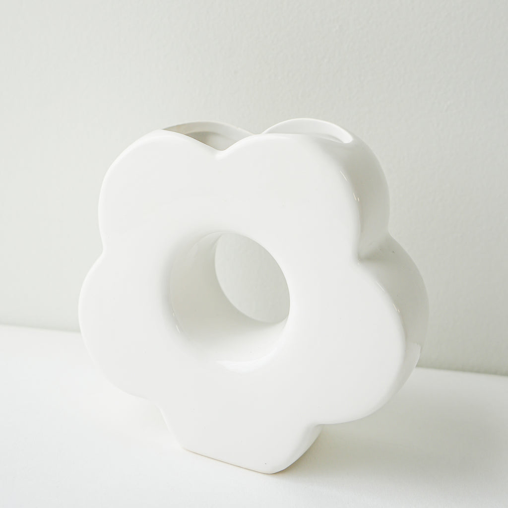 Vase blanc en forme de fleur