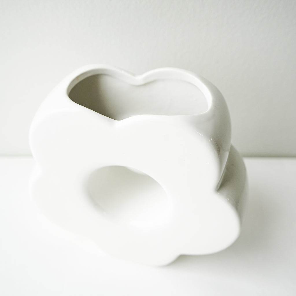 Vase blanc en forme de fleur