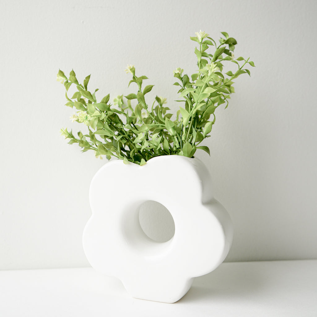 Vase blanc en forme de fleur